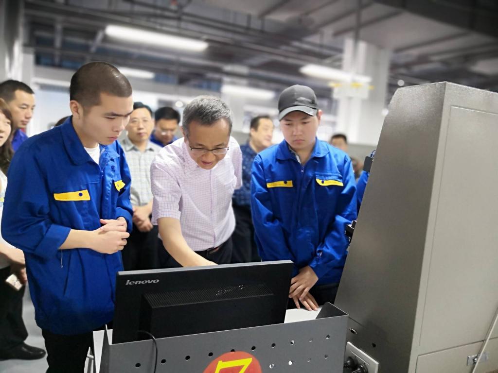 固高深圳科技有限公司总裁吴宏一行到我院参观考察